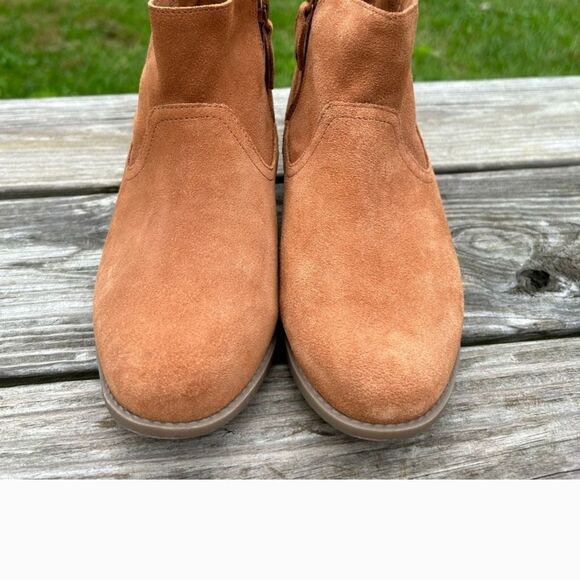 Vionic Tan Ankle Booties with Western-Inspired Design - Picture 4 of 9